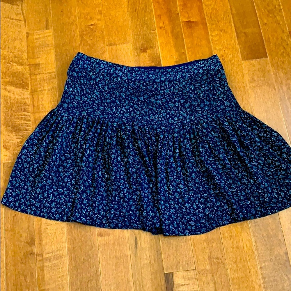 Ann Taylor navy and whit flowered pleated skirt